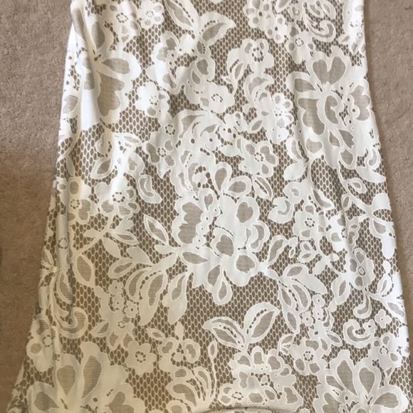 Its a dress with printed work on it - Picture 4 of 5